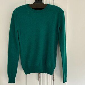 TAHARI Women’s 100% Cashmere 2ply Crew Neck Green Sweater, Size Medium